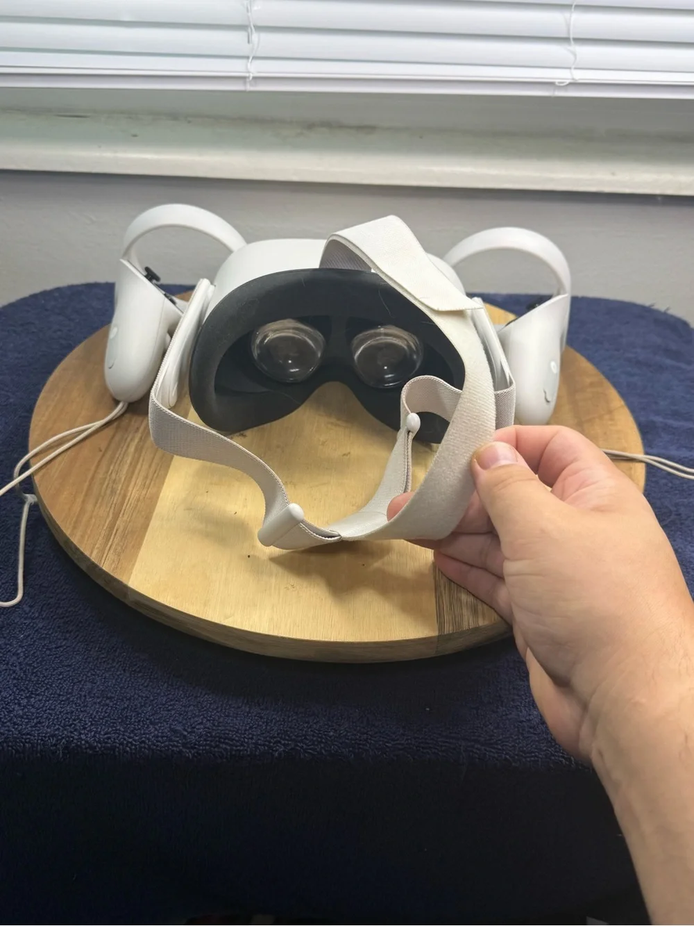 Quest 2 White VR Headset with Controllers (Tested)